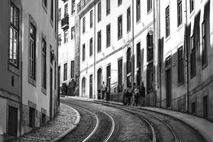 Urbane Flugbahn – Dekoratives Leinwandbild